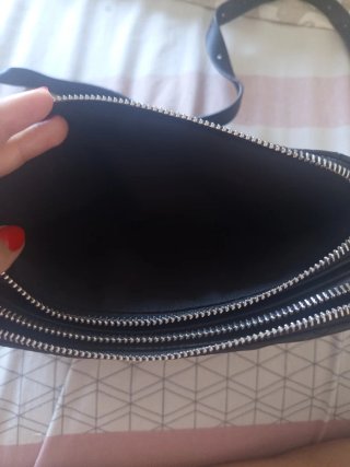 Bolso negro acolchado