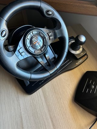 PS4 Pro + Volante + 2 Mandos