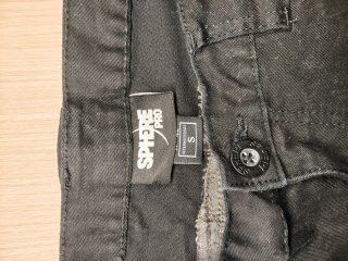 Pantalones de montaña negros y grises