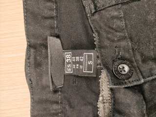Pantalones de montaña negros y grises
