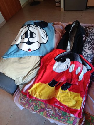 Albornoz niño Mickey Mouse