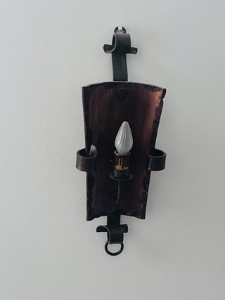 Lámpara rústica de teja y metal