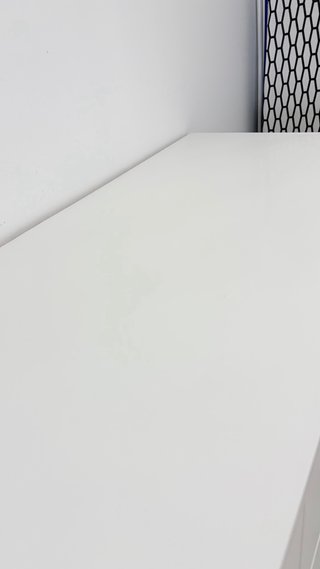 Cómoda blanca de madera