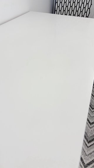 Cómoda blanca de madera