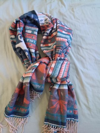 Bufanda multicolor con flecos
