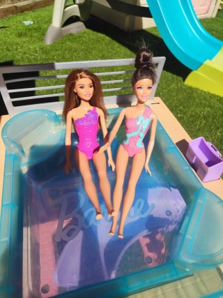 Casa de muñecas Barbie con tobogán