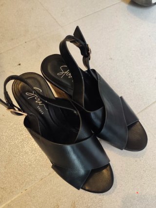 Sandalias de cuña negras