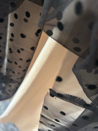 Vestido de fiesta negro y beige