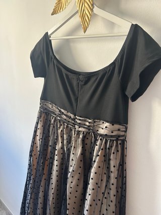 Vestido de fiesta negro y beige