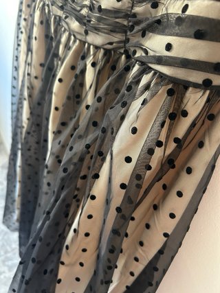 Vestido de fiesta negro y beige