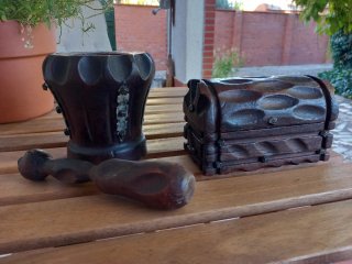 Baúl joyero y mortero medieval madera