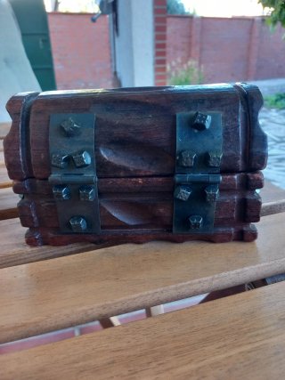 Baúl joyero y mortero medieval madera
