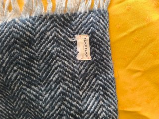 Sciarpa/foulard Naf Naf blu a spina di pesce, con tasche
