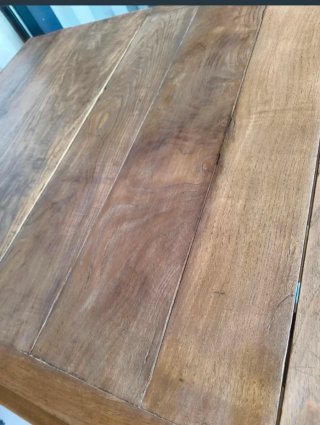 Mesa antigua de madera azul y marrón