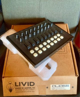 Controlador MIDI Livid Instruments Alias 8