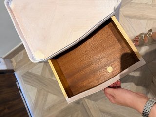Mesita de noche estilo francés restaurada
