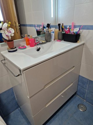 Mueble y de regalo espejo de baño