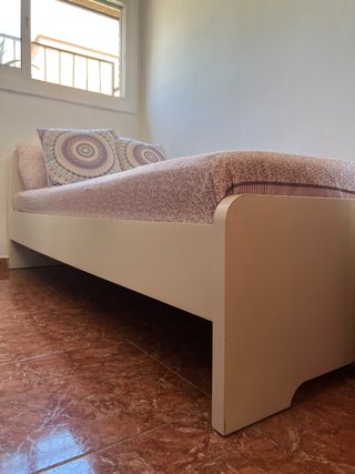 Preciosa cama blanca + somier + colchón