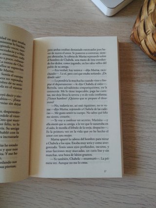 Cinco esquinas / The Neighborhood