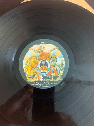 Queen - A Day At The Races Vinilo LP