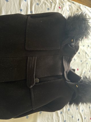 Abrigo corto negro ZARA con capucha