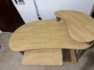 Mesa de escritorio madera y metal