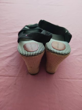 Tommy Hilfiger Sandalias Cuña Negras con Lazo