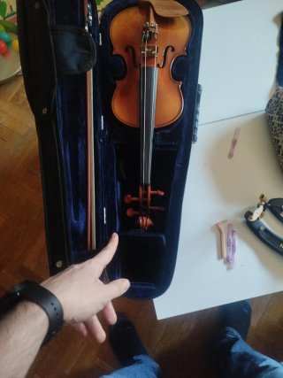 Violín 1/4 con estuche y 2 almohadillas