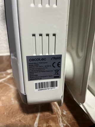Radiador de aceite blanco y gris