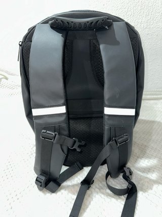 Mochila Rígida con Pantalla LED