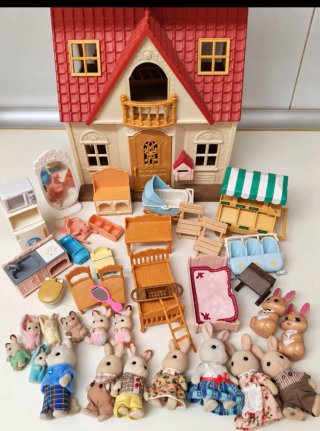 Lote Sylvanian Families Casa + 16 Figuras