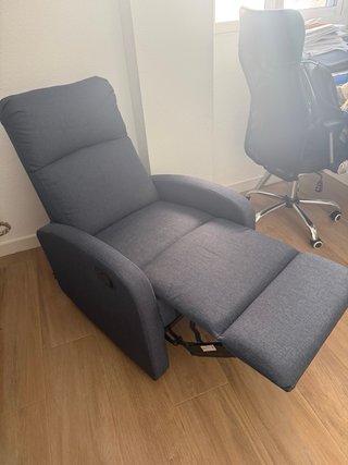 Sillón reclinable gris tela