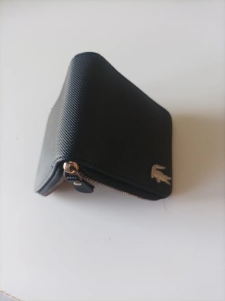 Cartera Lacoste Negra con Logo Dorado VERDADERA