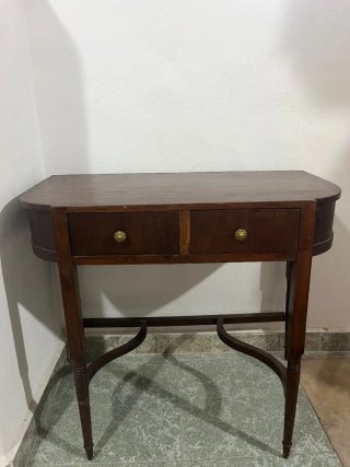 Mesita auxiliar antigua de madera