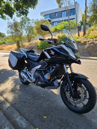 Honda NC 750 X DCT con maletas. Solo 2500 Km!