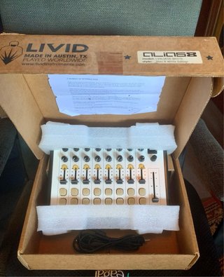 Controlador MIDI Livid Instruments Alias 8 Blanco