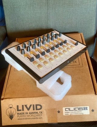 Controlador MIDI Livid Instruments Alias 8 Blanco