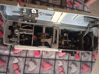 Antigua Máquina de coser BERNINA 831