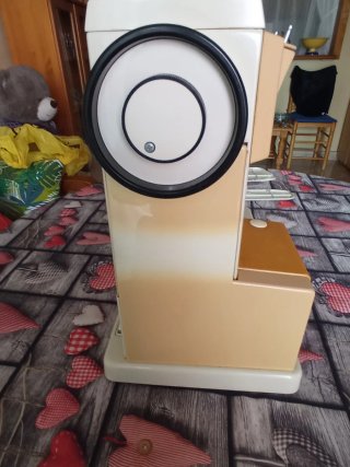 Antigua Máquina de coser BERNINA 831
