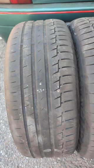 Neumático 235/50 R 18 V continental