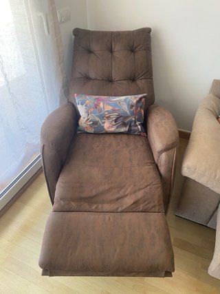 Butaca/sillón marrón de ante