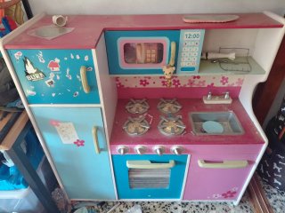 Cocinita de juguete para niñ@s no tiene el grifo