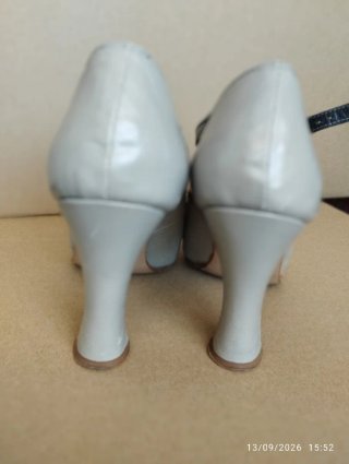 Tacones grises perla Talla 37