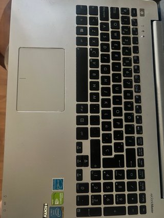 ASUS 15,6 - Funciona solo enchufado