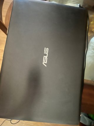 ASUS 15,6 - Funciona solo enchufado