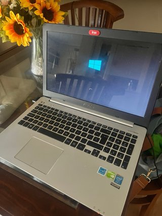 ASUS 15,6 - Funciona solo enchufado