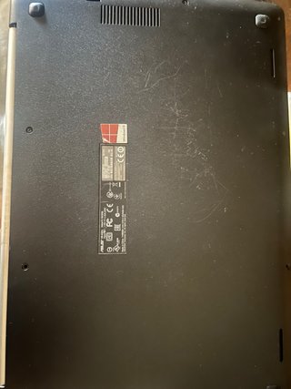 ASUS 15,6 - Funciona solo enchufado