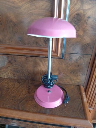 Lámpara de mesa rosa metal