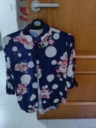 Blusa floral azul y rosa talla L