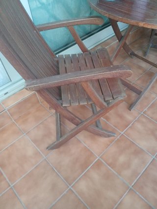 Conjunto mesa y 2 sillas de madera